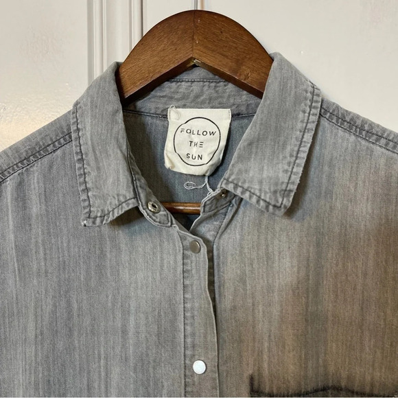 Follow the Sun Distressed Snap Front Tencel Shirt Size Large - Picture 2 of 10